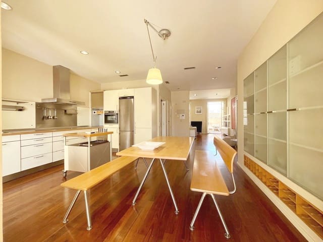 3 bedroom Penthouse for sale in L'Eixample, Valencia city with garage - € 1,350,000 (Ref: 9132170)