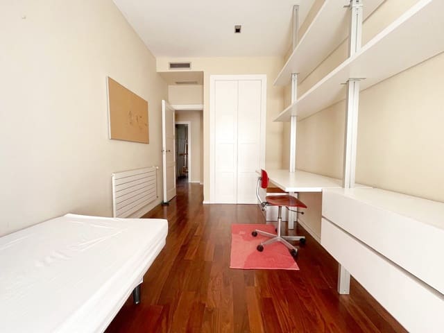 3 slaapkamer Penthouse te koop in L'Eixample, Valencia stad met garage - € 1.350.000 (Ref: 9132170)