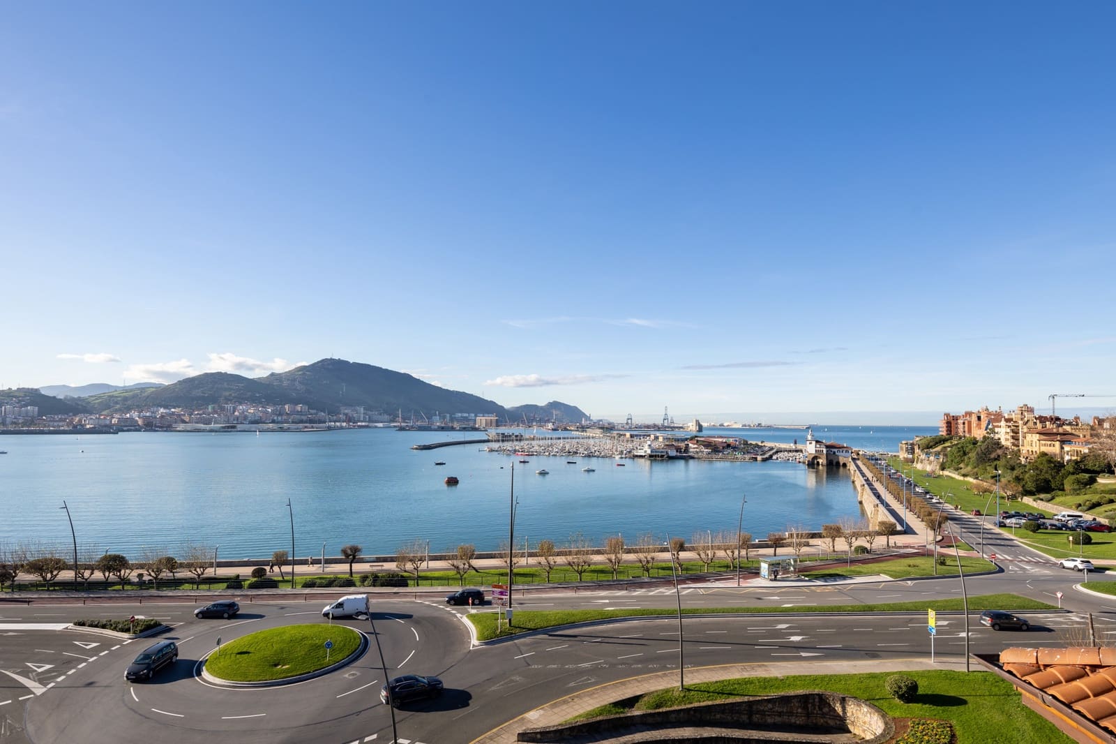 3 soveværelse Lejlighed til salg i Bilbao med swimmingpool garage - € 1.875.000 (Ref: 9132172)