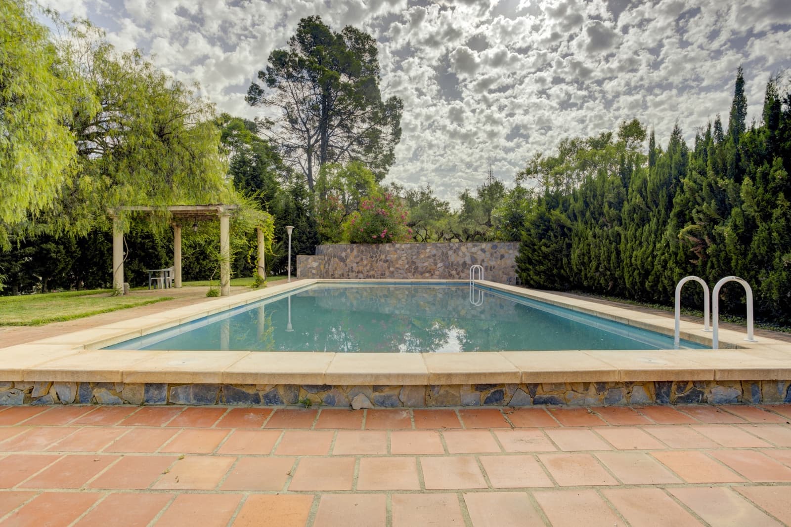 10 soveværelse Finca/Landehus til salg i Ontinyent med swimmingpool garage - € 950.000 (Ref: 9132174)