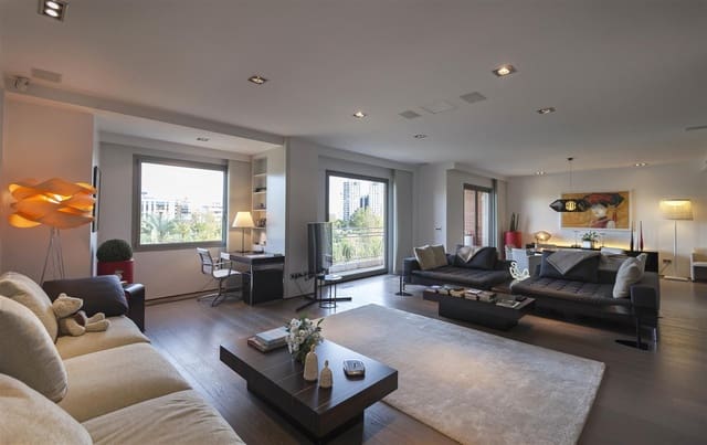 3 makuuhuone Huoneisto myytävänä paikassa La Gran Via, Valencia kaupunki mukana 
autotalli - 1 800 000 € (Ref: 9132175)