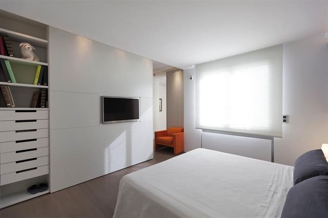 3 makuuhuone Huoneisto myytävänä paikassa La Gran Via, Valencia kaupunki mukana 
autotalli - 1 800 000 € (Ref: 9132175)