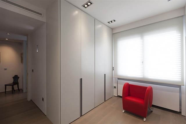 3 makuuhuone Huoneisto myytävänä paikassa La Gran Via, Valencia kaupunki mukana 
autotalli - 1 800 000 € (Ref: 9132175)