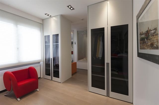 3 makuuhuone Huoneisto myytävänä paikassa La Gran Via, Valencia kaupunki mukana 
autotalli - 1 800 000 € (Ref: 9132175)