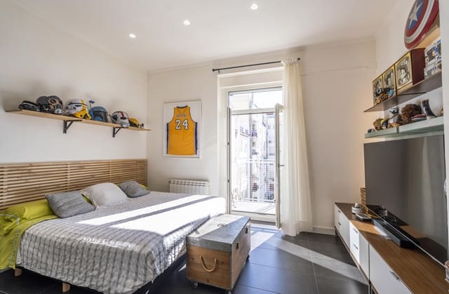3 bedroom Apartment for sale in L'Eixample, Valencia city - € 1,180,000 (Ref: 9132178)