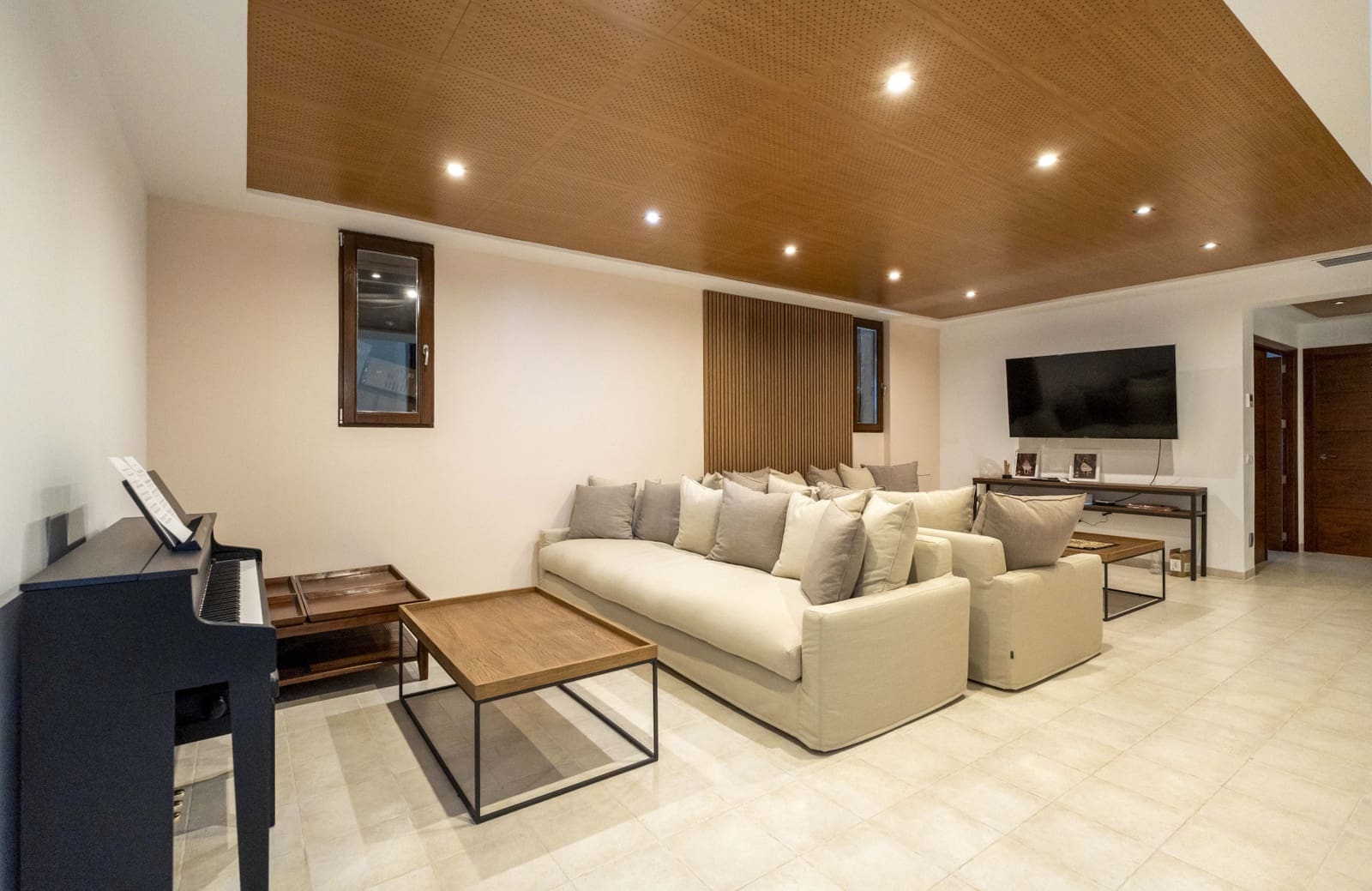 5 soverom Villa til salgs i Chiva med svømmebasseng garasje - € 2 100 000 (Ref: 9148968)