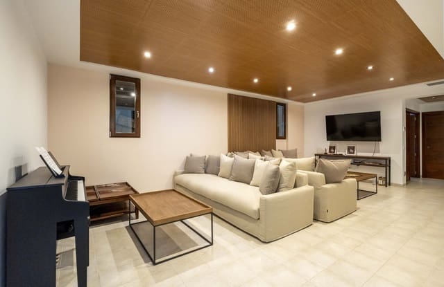 5 soverom Villa til salgs i Chiva med svømmebasseng garasje - € 2 100 000 (Ref: 9148968)