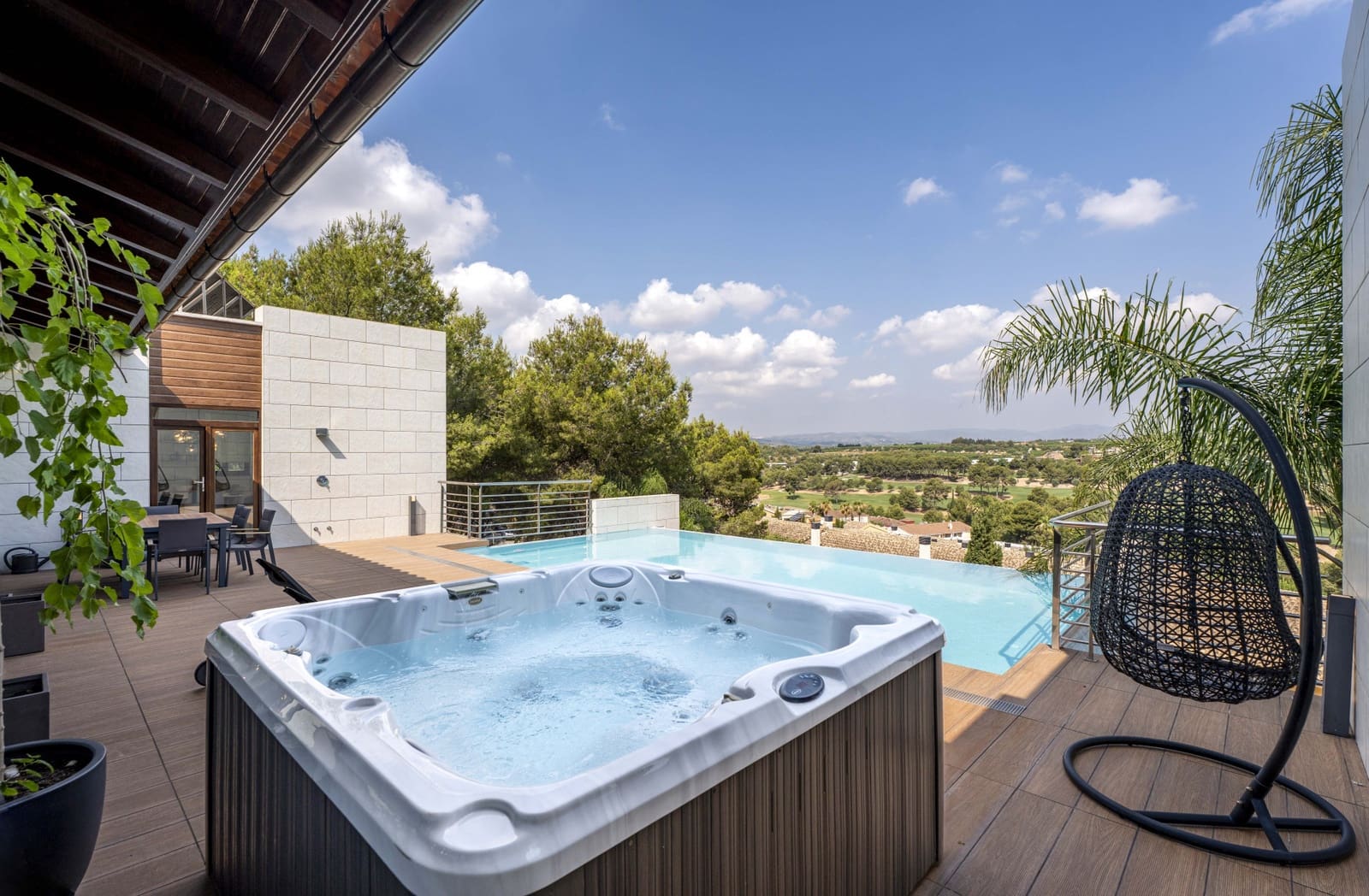 5 soverom Villa til salgs i Chiva med svømmebasseng garasje - € 2 100 000 (Ref: 9148968)