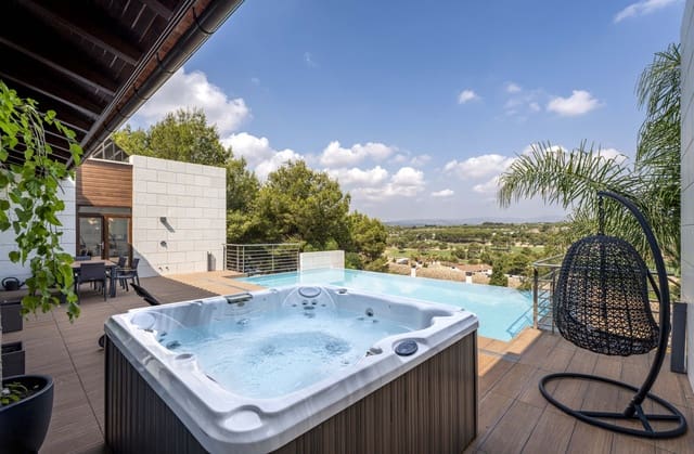 5 soverom Villa til salgs i Chiva med svømmebasseng garasje - € 2 100 000 (Ref: 9148968)