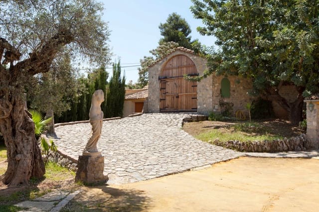 4 soverom Villa til salgs i L'Eliana med svømmebasseng garasje - € 800 000 (Ref: 9165561)