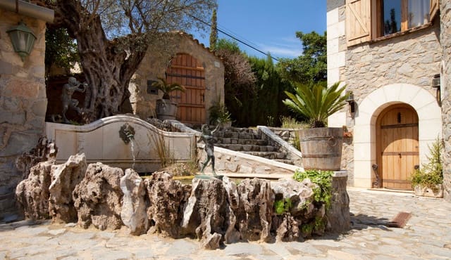 4 soverom Villa til salgs i L'Eliana med svømmebasseng garasje - € 800 000 (Ref: 9165561)