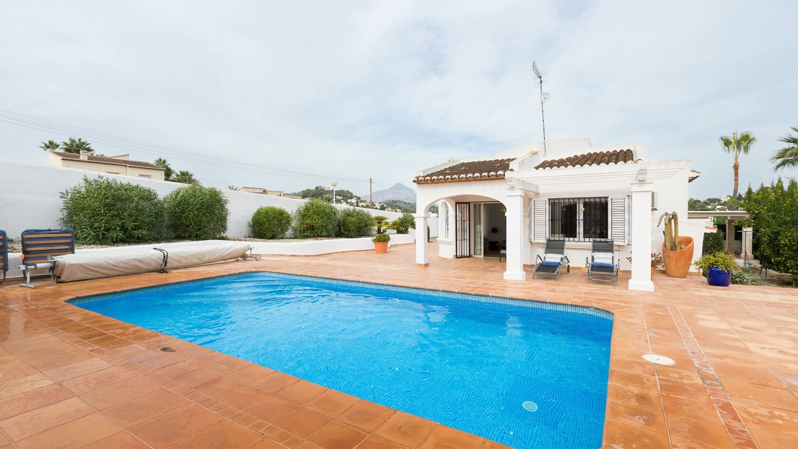 2 soveværelse Villa til salg i Pinosol med swimmingpool - € 595.000 (Ref: 9197553)