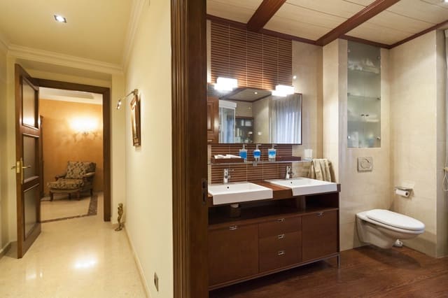 4 bedroom Apartment for sale in L'Eixample, Valencia city - € 2,125,000 (Ref: 9256816)