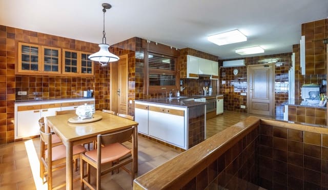 6 chambre Villa/Maison à vendre à Oropesa  avec garage - 2 580 000 € (Ref: 9321600)