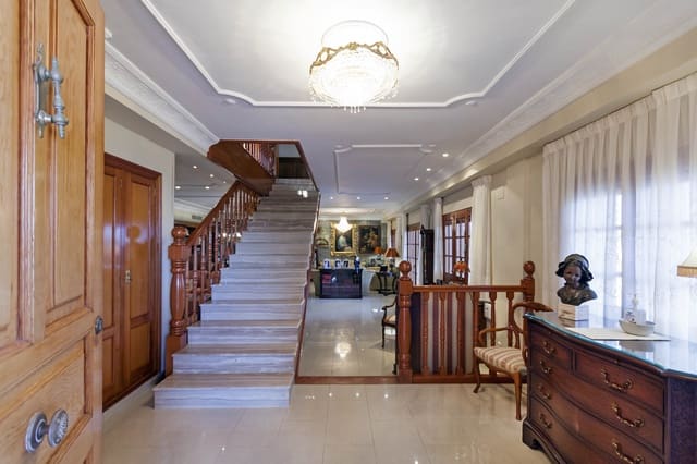 6 soverom Villa til salgs i Chiva med svømmebasseng garasje - € 790 000 (Ref: 9349113)