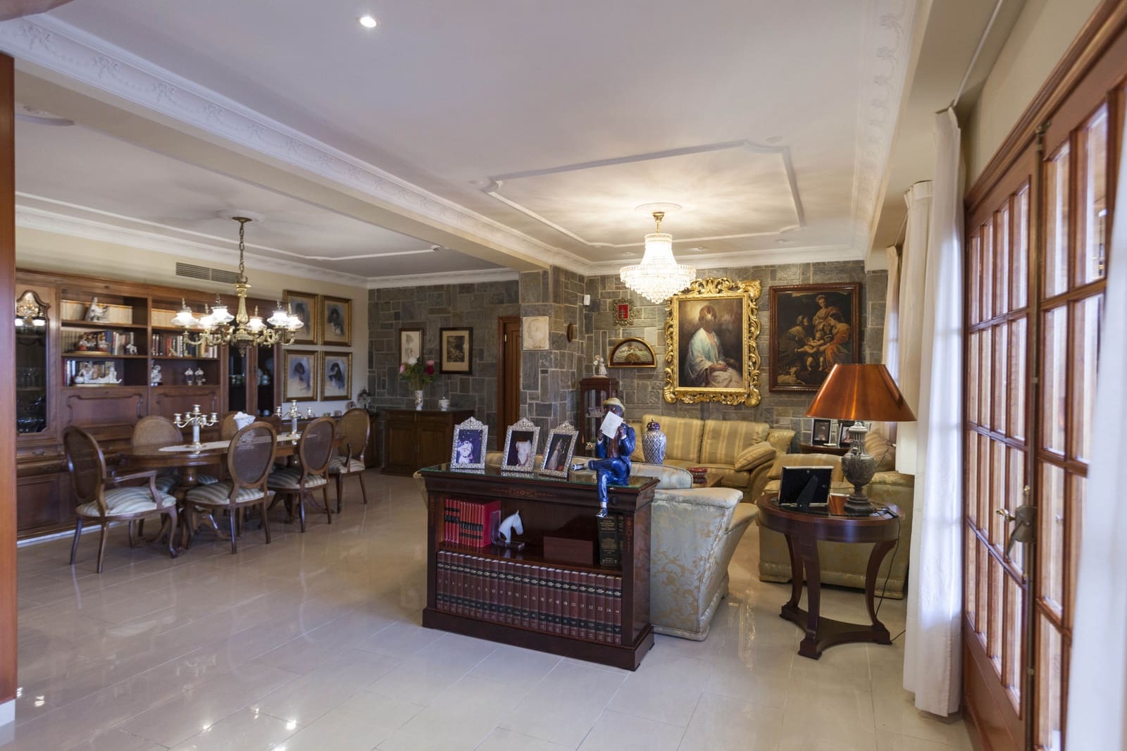 6 soveværelse Villa til salg i Chiva med swimmingpool garage - € 790.000 (Ref: 9349113)