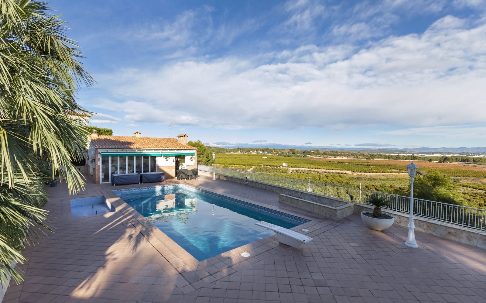 6 bedroom Villa for sale in Chiva with pool garage - € 790,000 (Ref: 9349113)