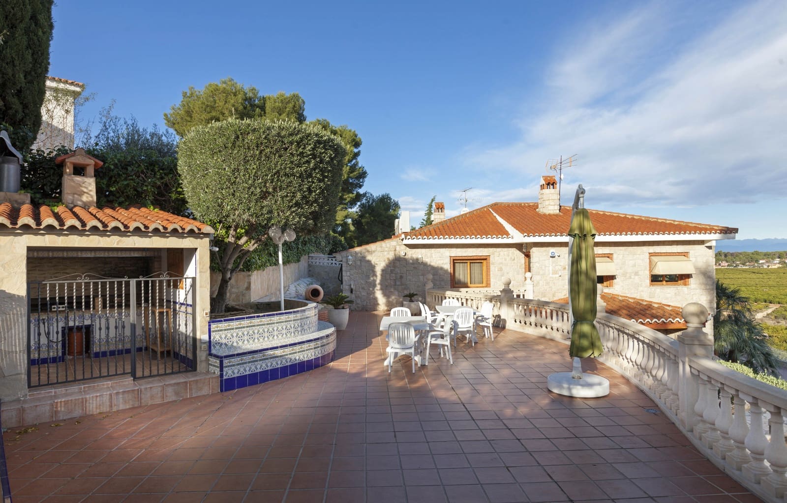 6 bedroom Villa for sale in Chiva with pool garage - € 790,000 (Ref: 9349113)