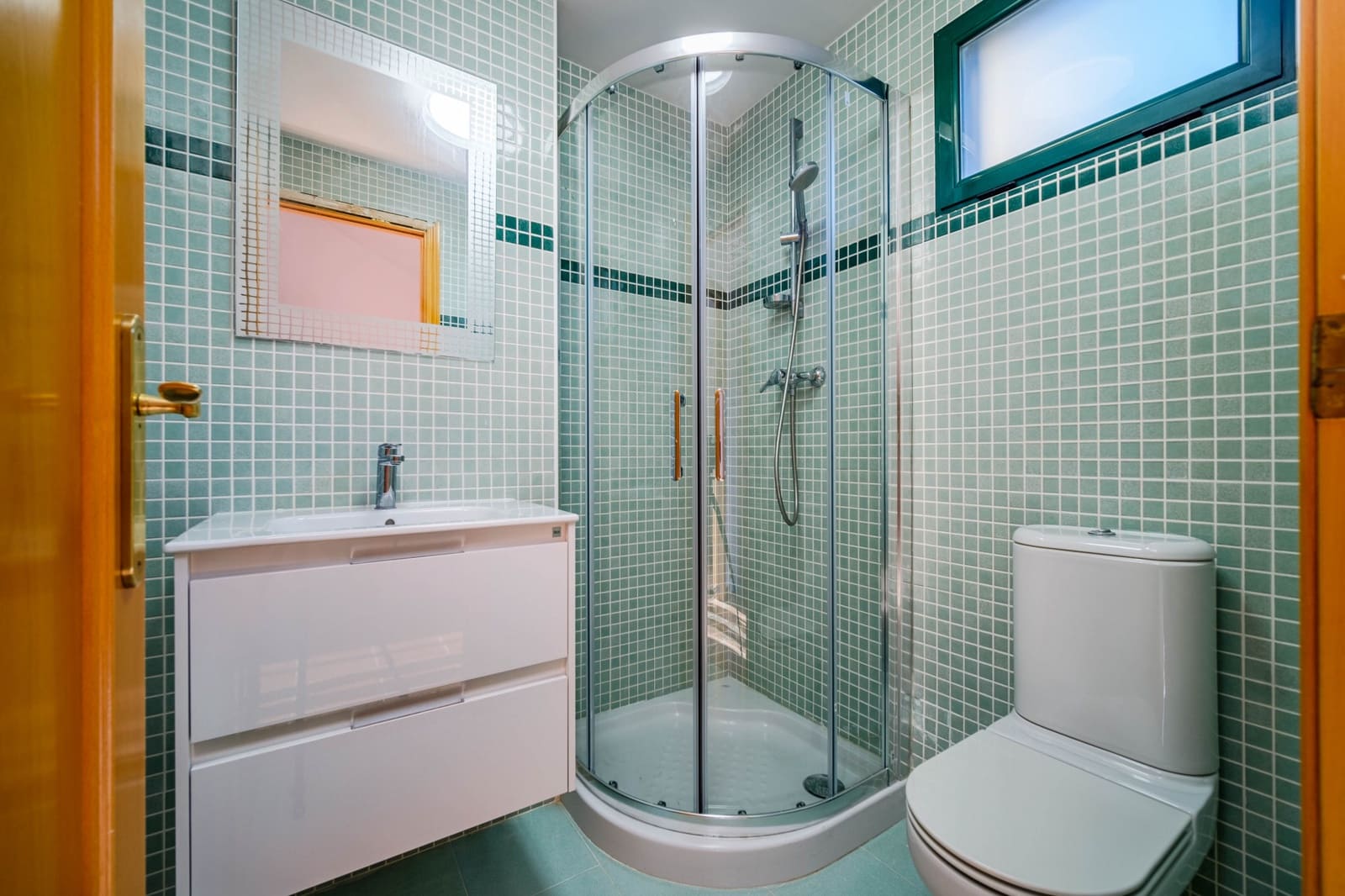 4 soveværelse Byhus til salg i Arenal med swimmingpool - € 660.000 (Ref: 9362035)