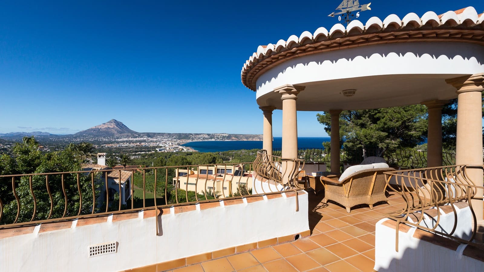 4 bedroom Villa for sale in Javea / Xabia with pool garage - € 2,050,000 (Ref: 9390353)