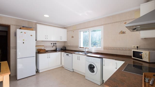 6 bedroom Villa for sale in Cap Martí - El Tossalet - Pinomar, Javea / Xàbia with pool garage - € 850,000 (Ref: 9398236)