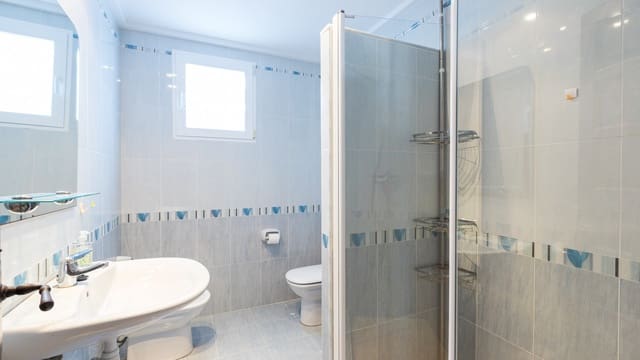 6 bedroom Villa for sale in Cap Martí - El Tossalet - Pinomar, Javea / Xàbia with pool garage - € 850,000 (Ref: 9398236)