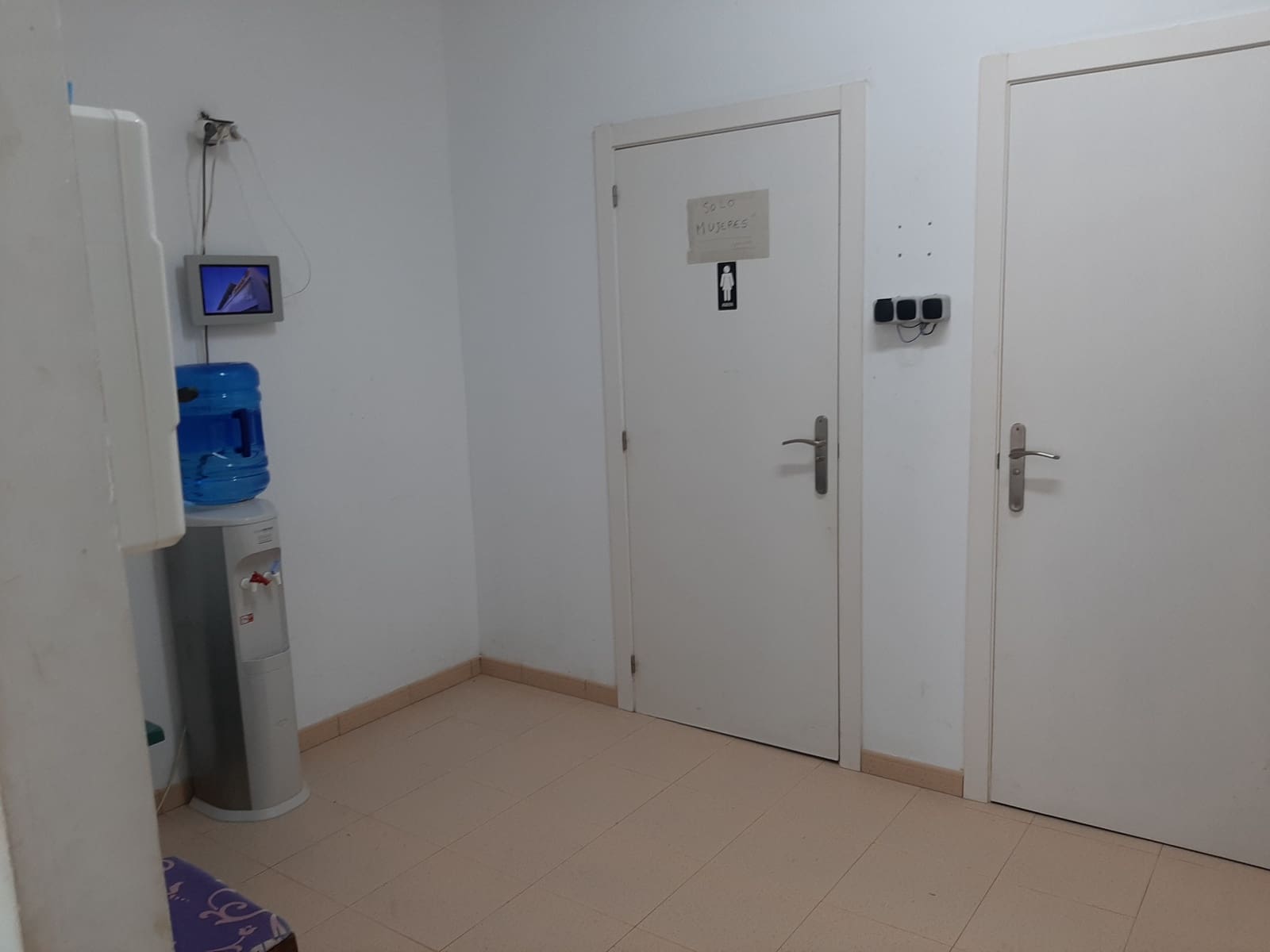 Commercial for sale in Arenal with garage - € 500,000 (Ref: 9647843)