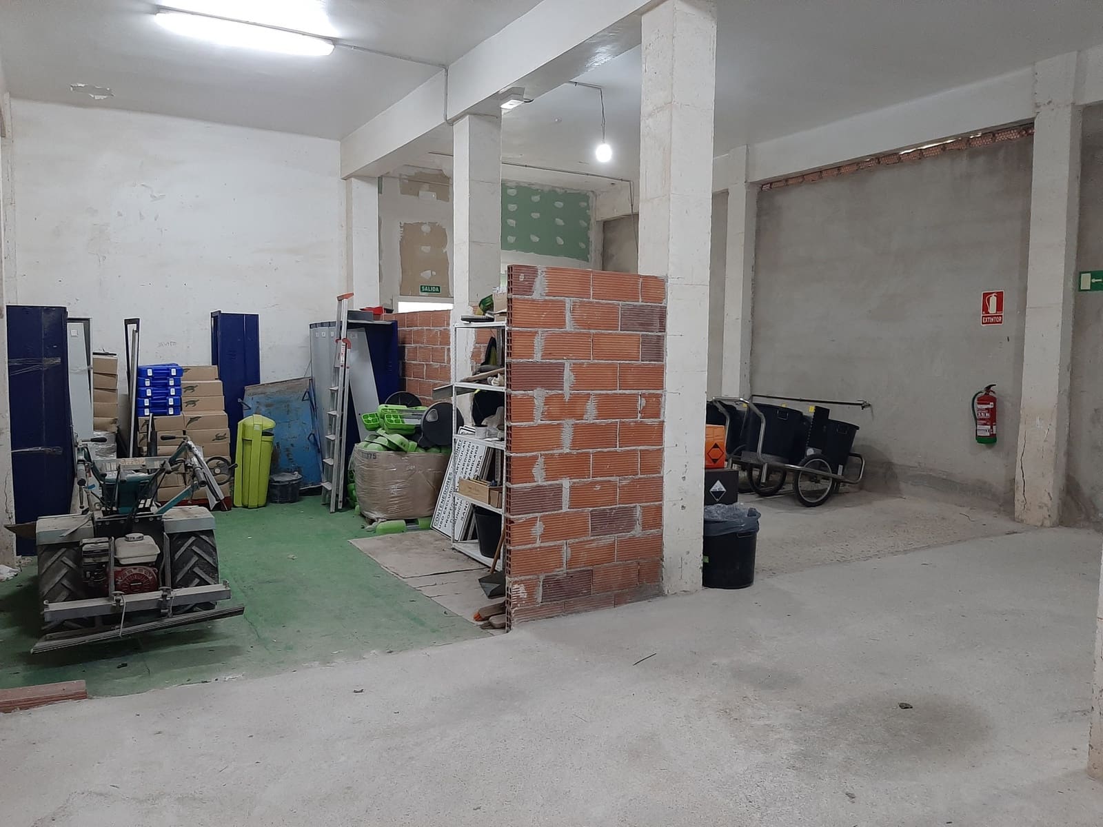 Commercial for sale in Arenal with garage - € 500,000 (Ref: 9647843)