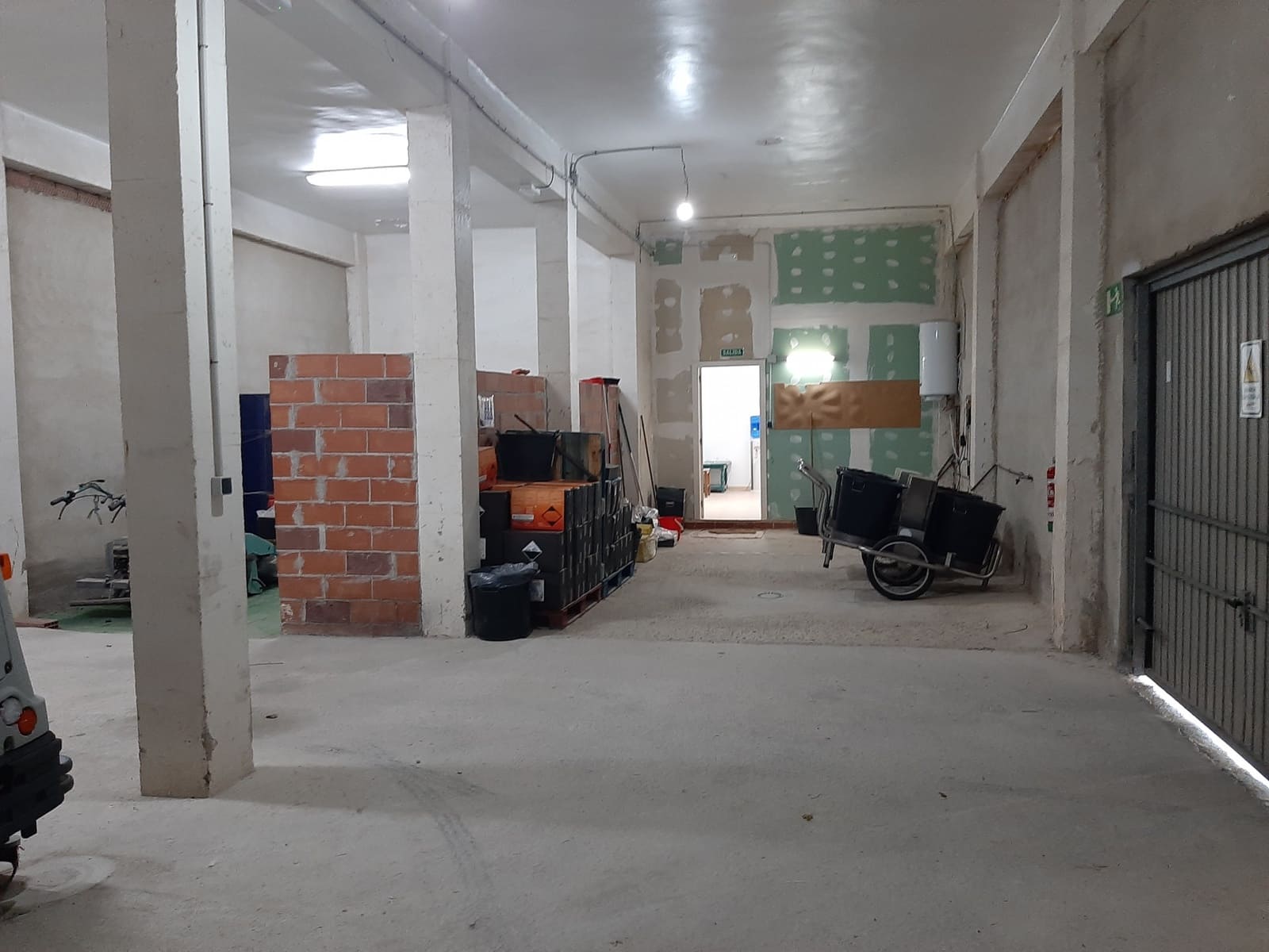 Commercial for sale in Arenal with garage - € 500,000 (Ref: 9647843)