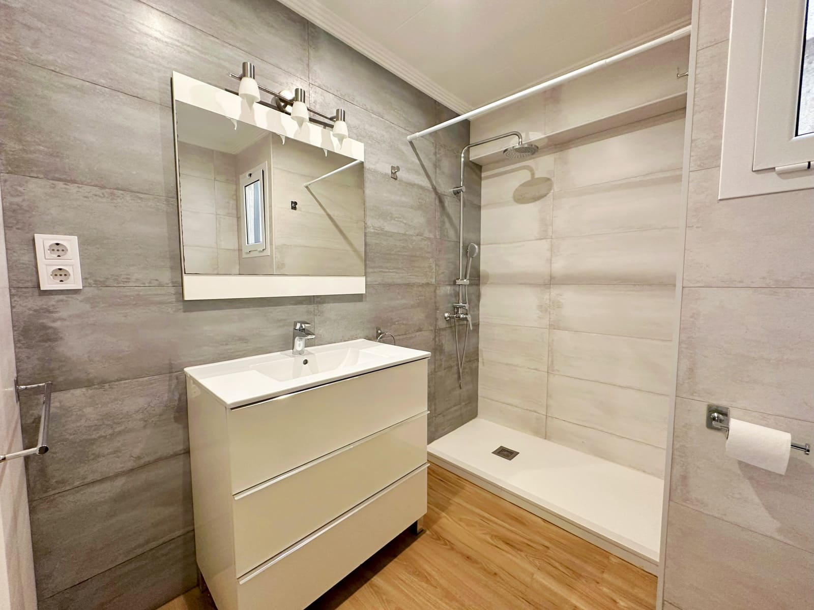 Piso de 3 habitaciones en Benetússer en venta - 180.000 € (Ref: 9651266)