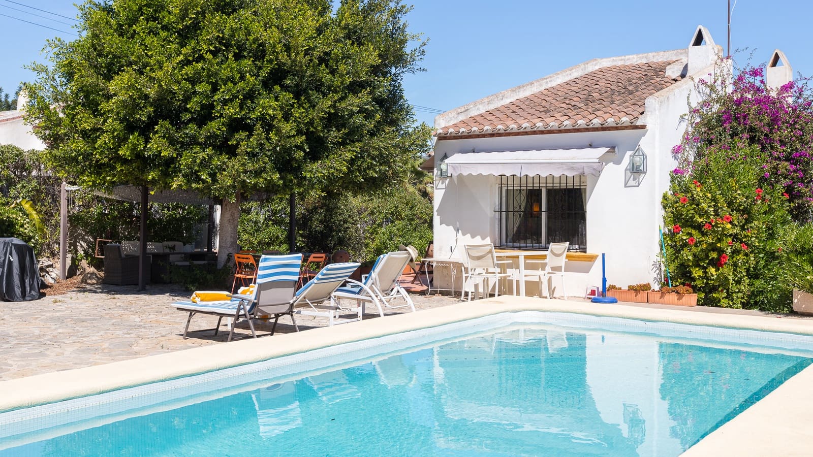 3 soveværelse Villa til salg i Pinosol med swimmingpool - € 620.000 (Ref: 9783667)