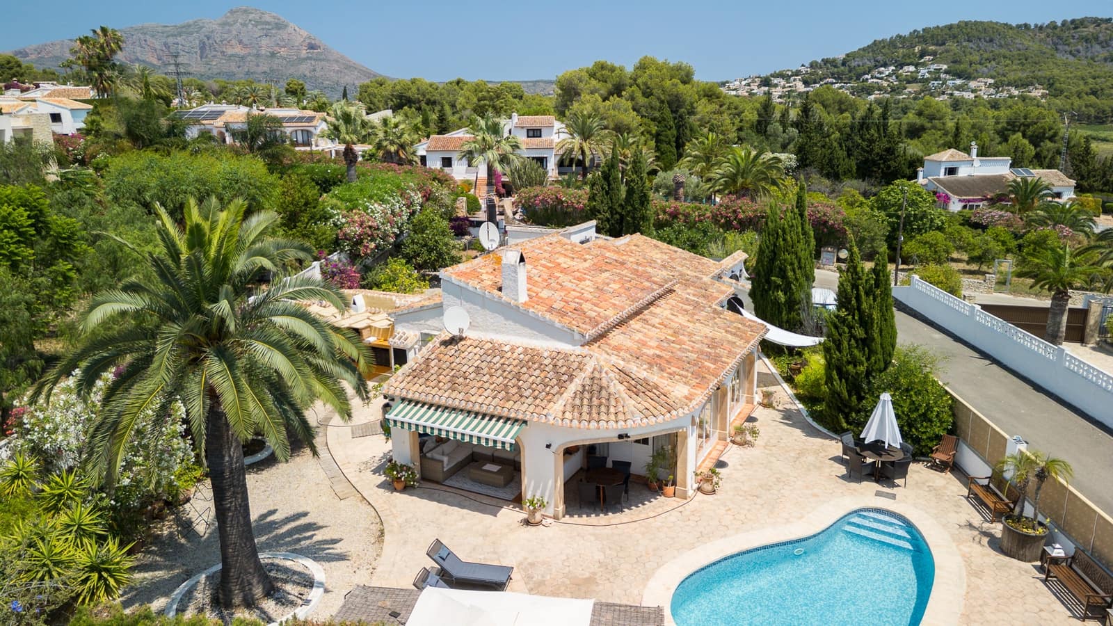 4 soveværelse Villa til salg i Javea / Xabia med swimmingpool garage - € 860.000 (Ref: 9939590)