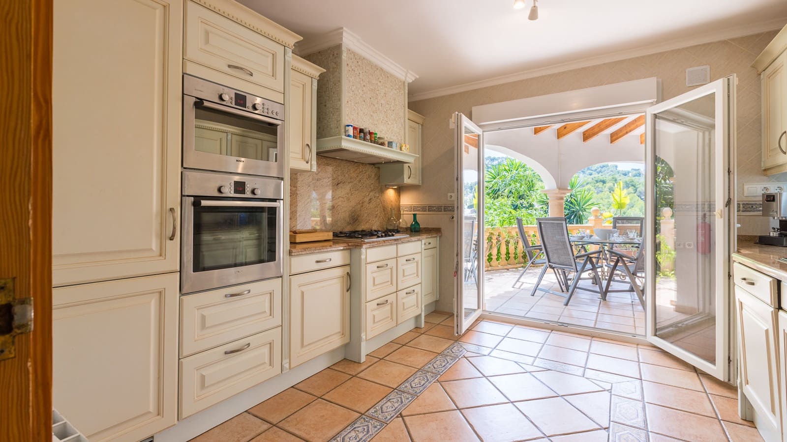 4 soveværelse Villa til salg i Javea / Xabia med swimmingpool garage - € 995.000 (Ref: 9996759)
