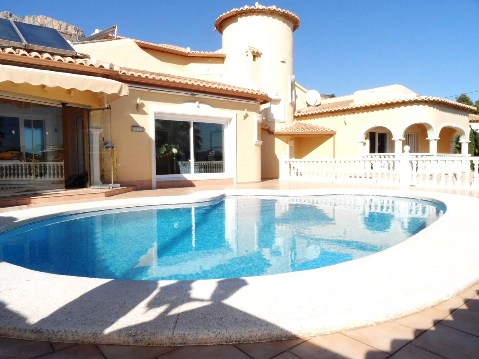 5 soveværelse Villa til salg i Calpe / Calp - € 749.000 (Ref: 6613366)