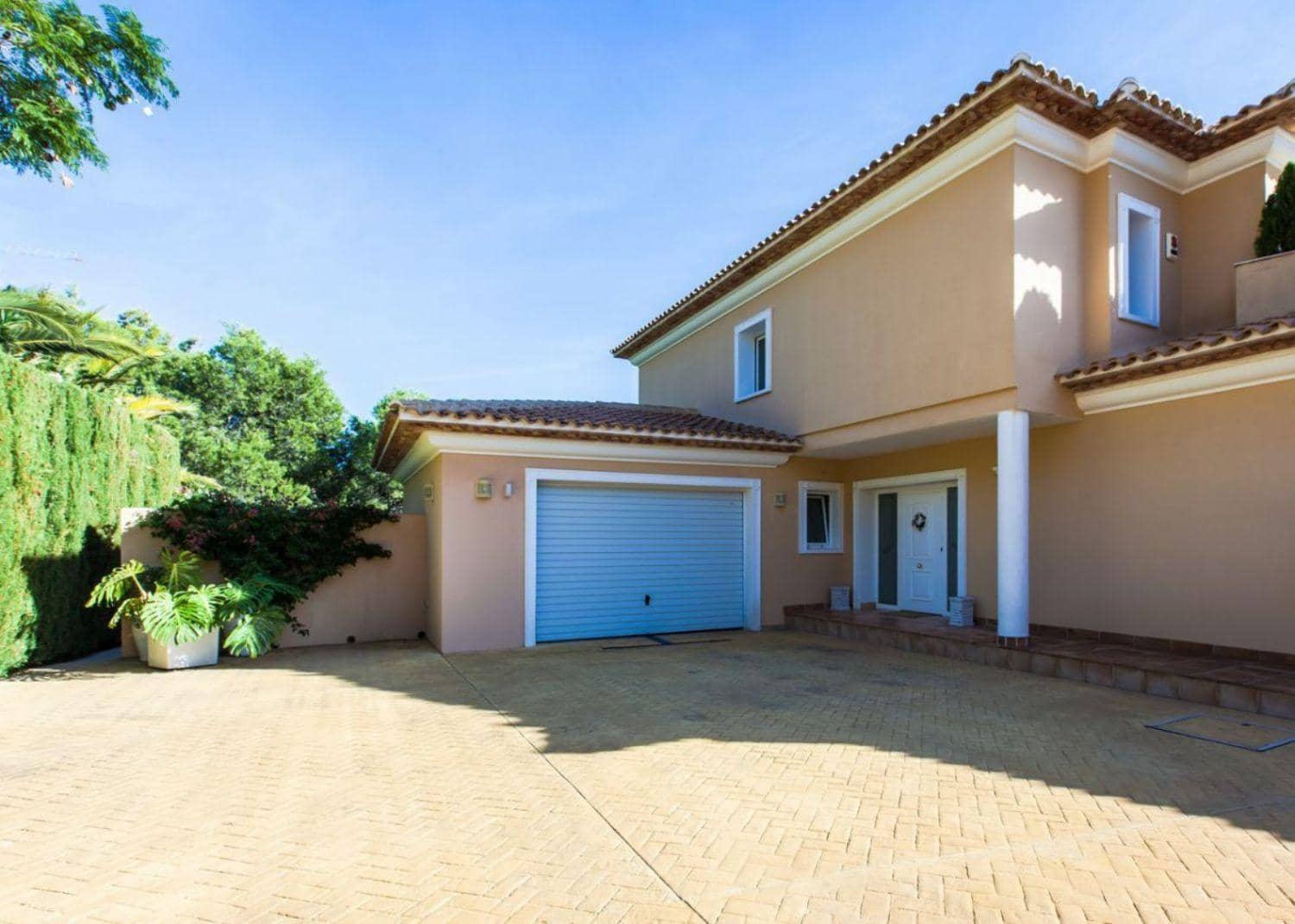 3 bedroom Villa for sale in Altea with pool garage - € 1,700,000 (Ref: 6613408)