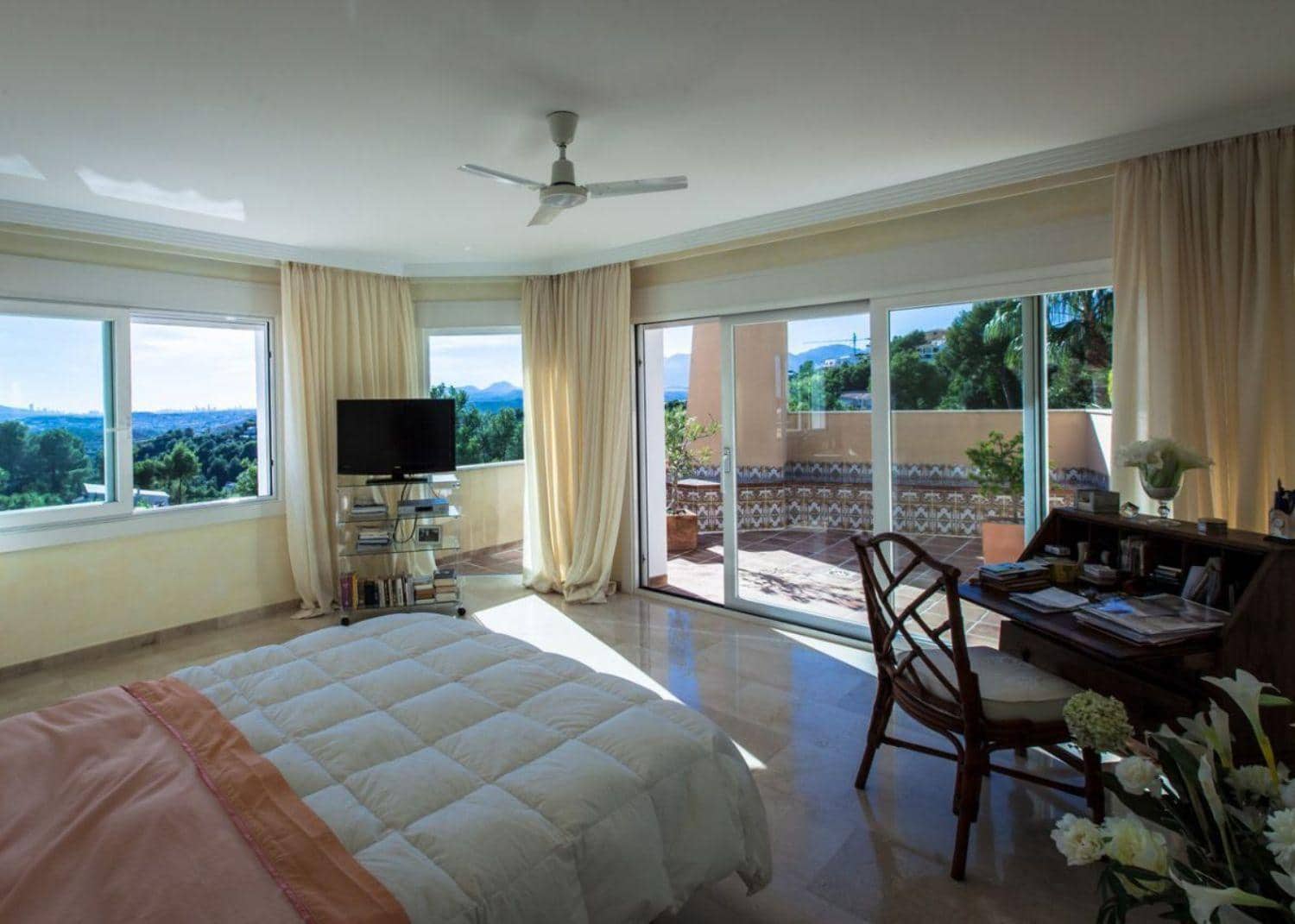 3 bedroom Villa for sale in Altea with pool garage - € 1,700,000 (Ref: 6613408)