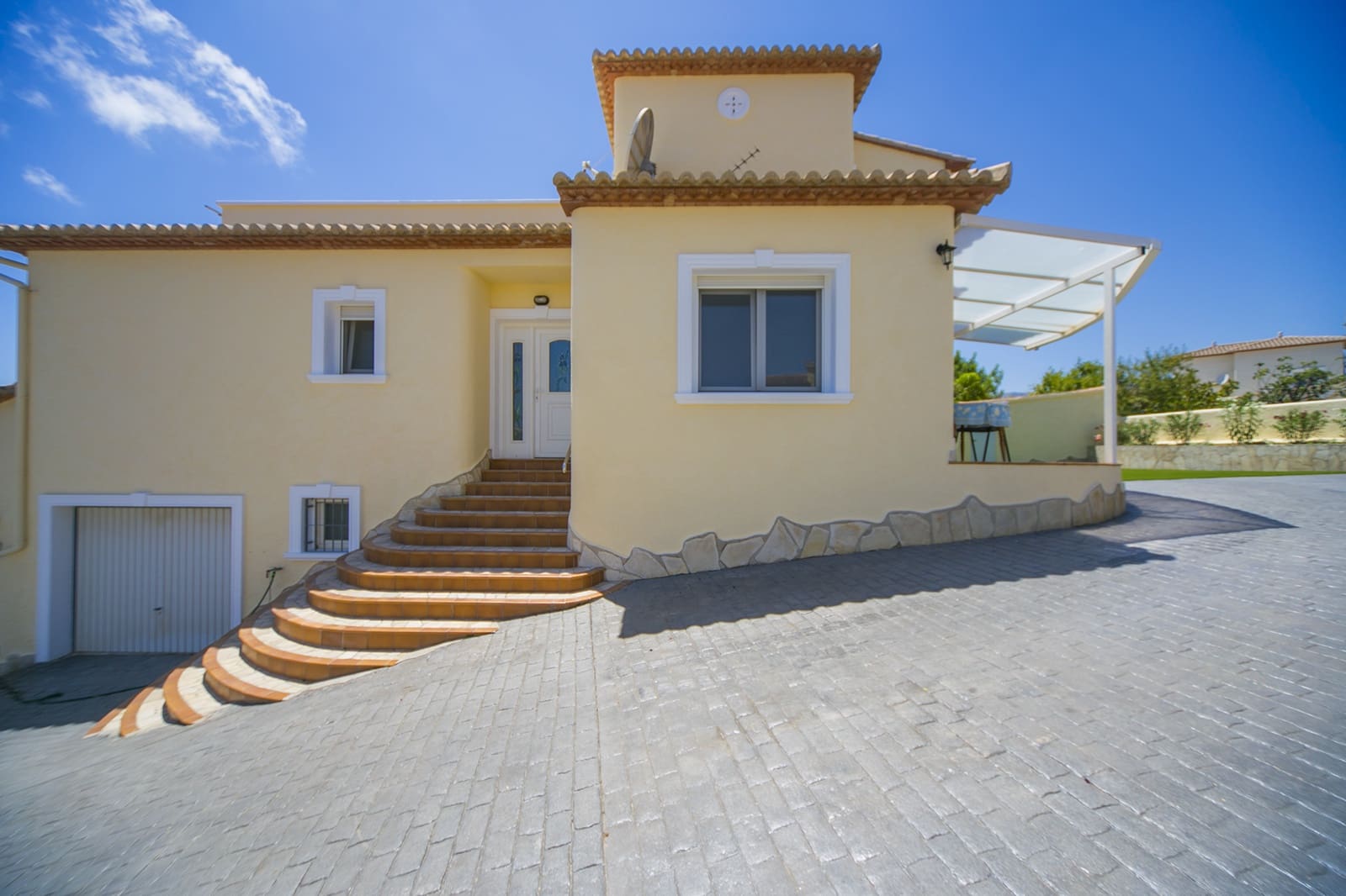 3 bedroom Villa for sale in Calpe / Calp with pool garage - € 725,000 (Ref: 6967051)