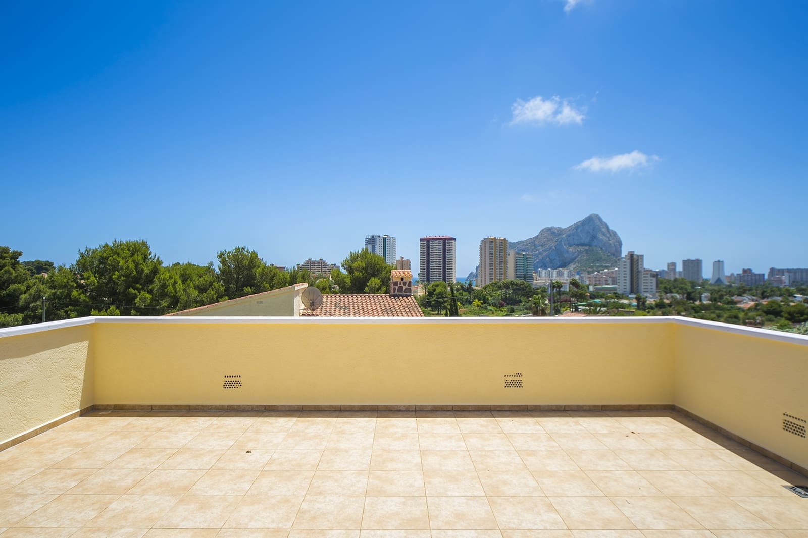 3 bedroom Villa for sale in Calpe / Calp with pool garage - € 725,000 (Ref: 6967051)