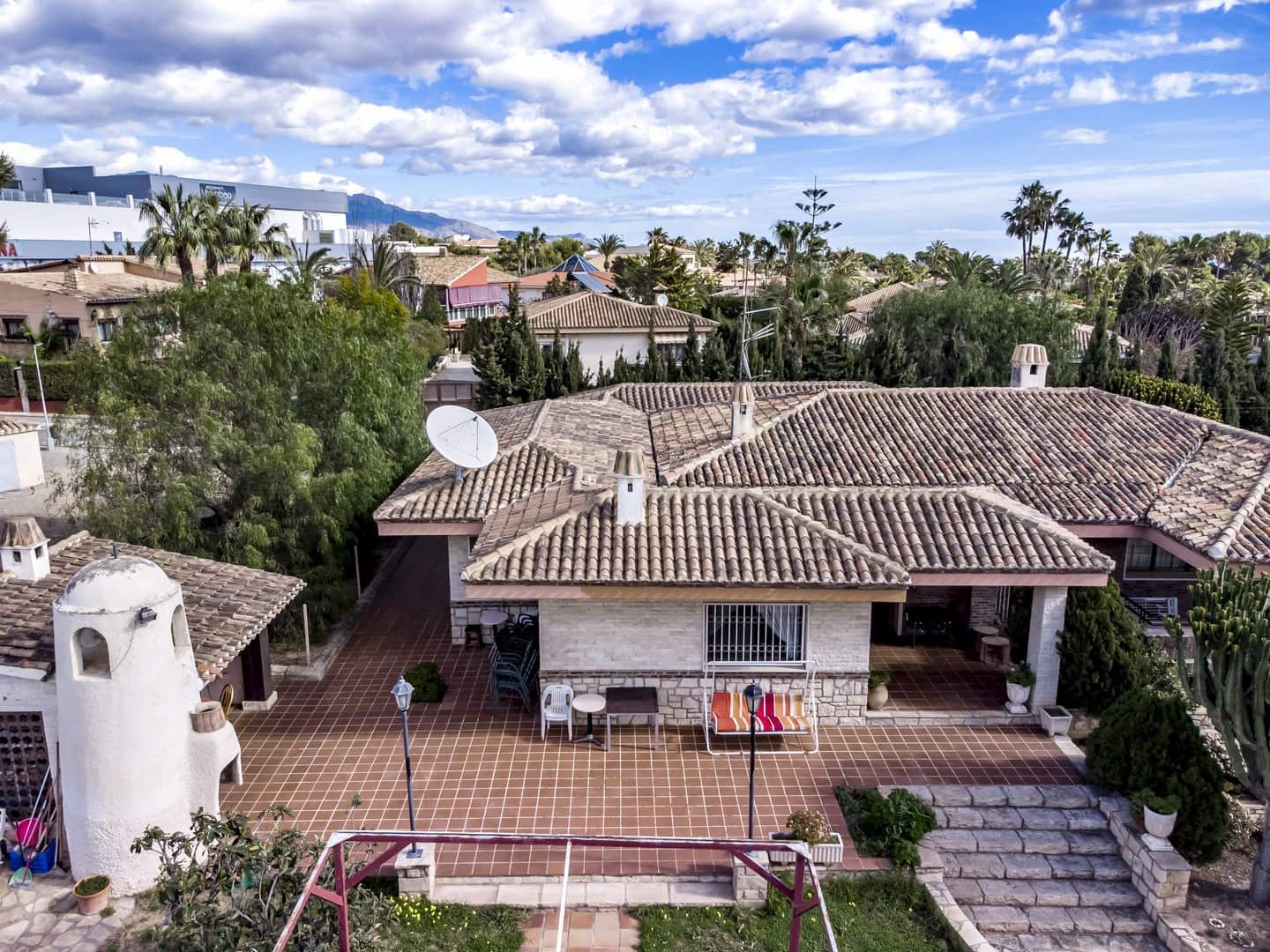 6 Zimmer Villa zu verkaufen in Benidorm mit Pool Garage - 860.000 € (Ref: 7670779)