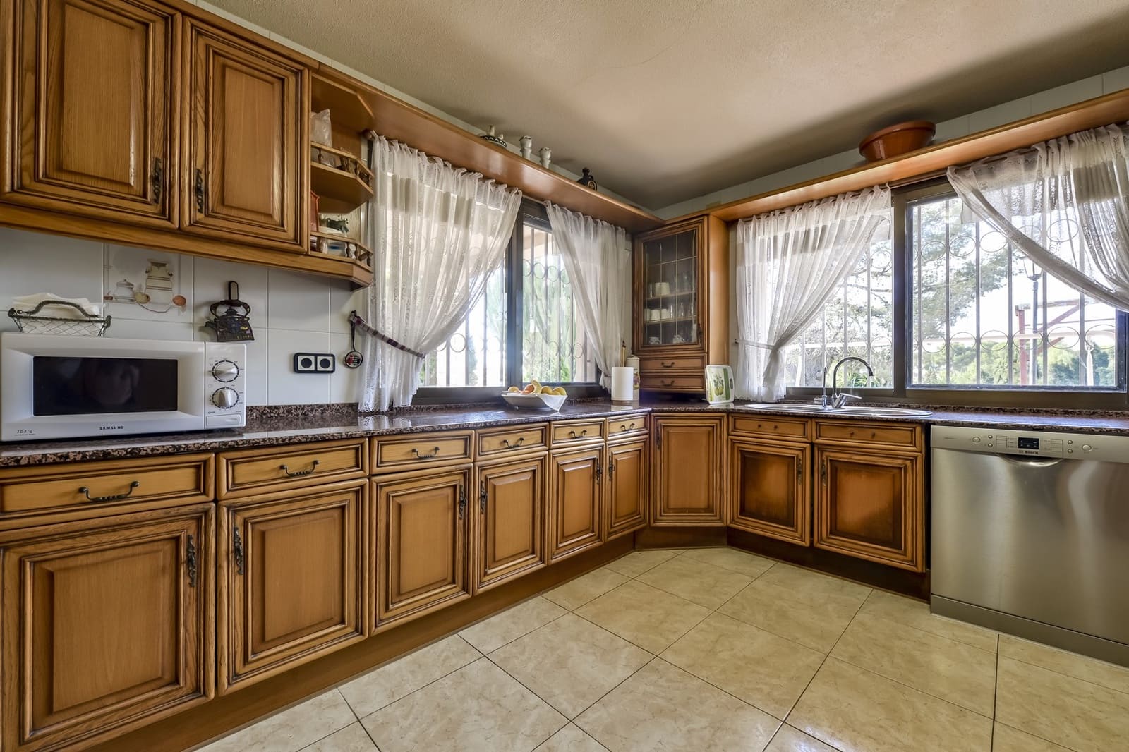 6 Zimmer Villa zu verkaufen in Benidorm mit Pool Garage - 860.000 € (Ref: 7670779)