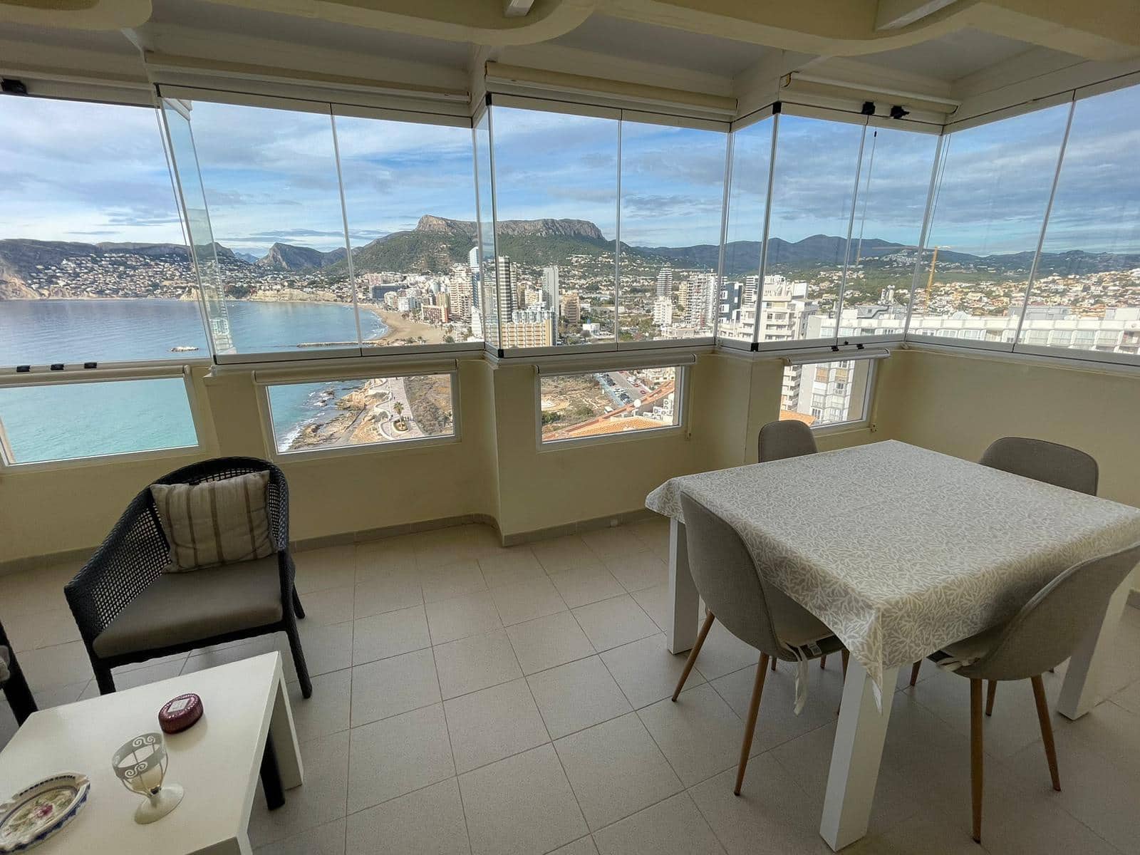 2 makuuhuone Huoneisto myytävänä paikassa Calpe / Calp mukana uima-altaan 
autotalli - 495 000 € (Ref: 9383866)