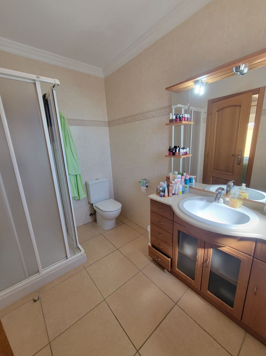 4 bedroom Villa for sale in Calpe / Calp with pool garage - € 799,000 (Ref: 9734015)