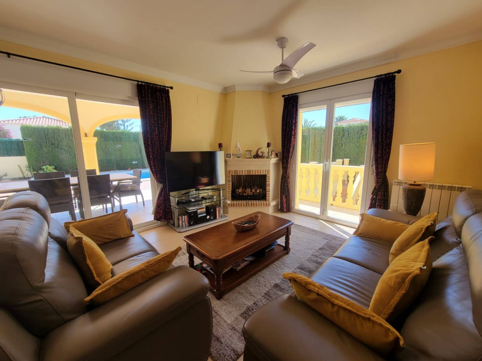 4 bedroom Villa for sale in Calpe / Calp with pool garage - € 799,000 (Ref: 9734015)