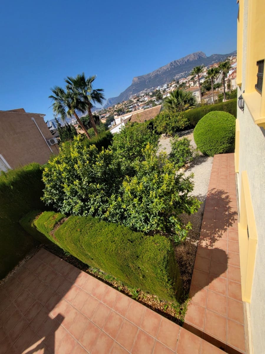 4 bedroom Villa for sale in Calpe / Calp with pool garage - € 799,000 (Ref: 9734015)