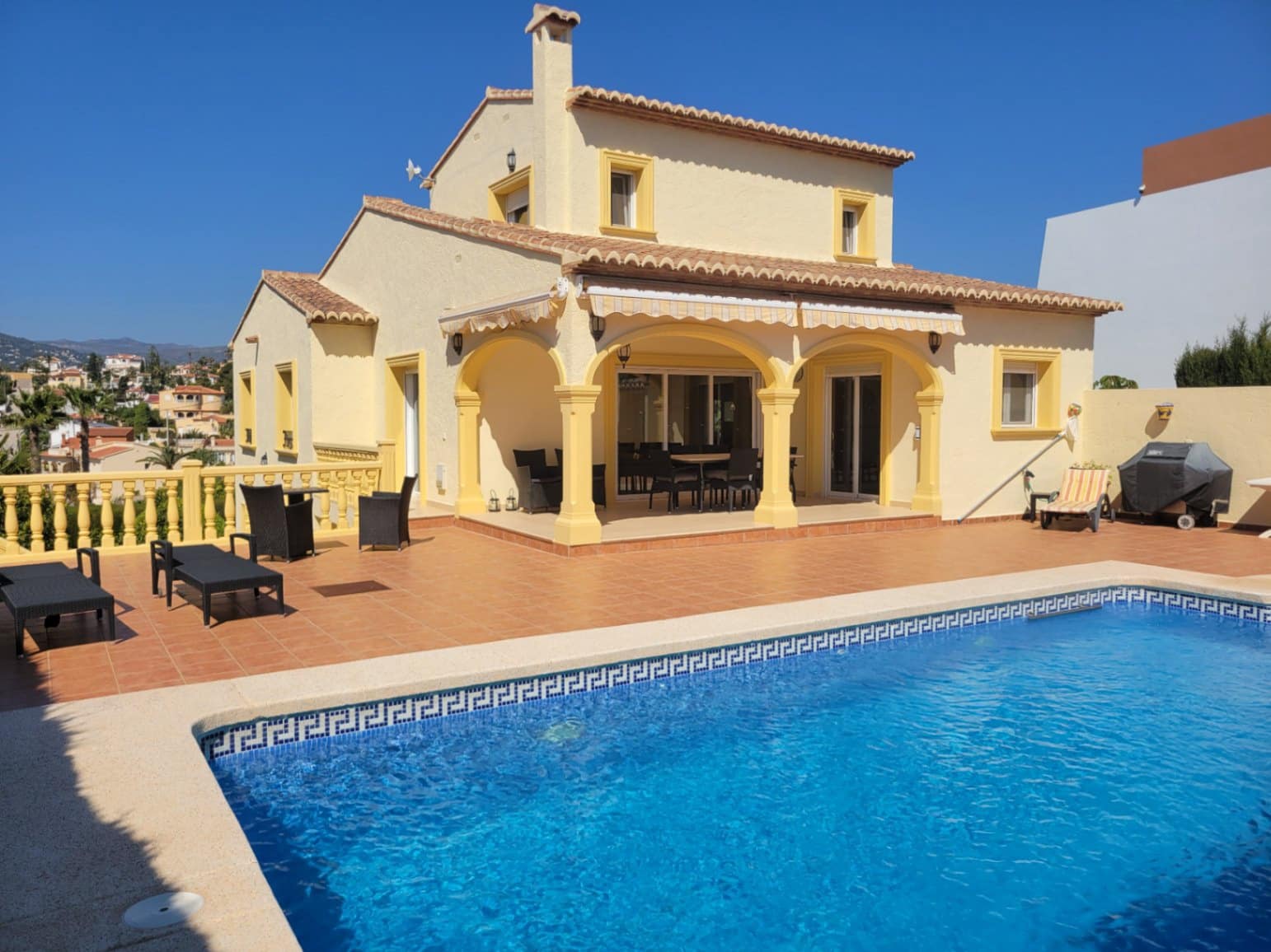 4 bedroom Villa for sale in Calpe / Calp with pool garage - € 799,000 (Ref: 9734015)