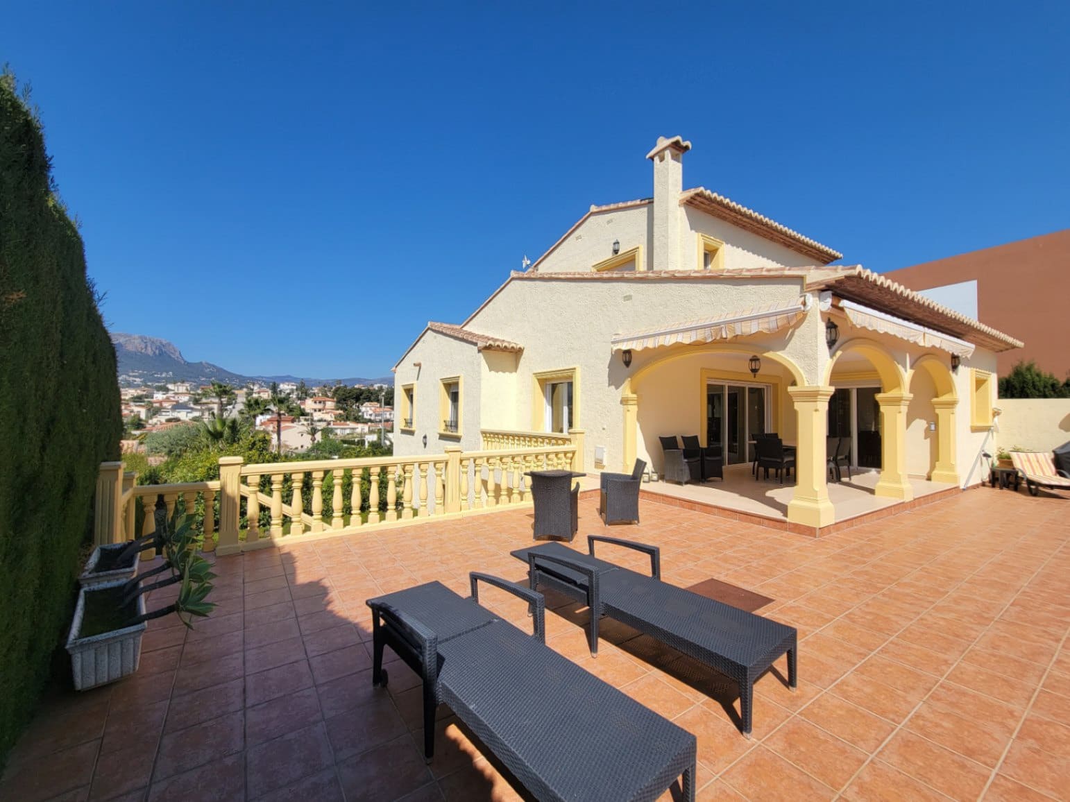 4 bedroom Villa for sale in Calpe / Calp with pool garage - € 799,000 (Ref: 9734015)