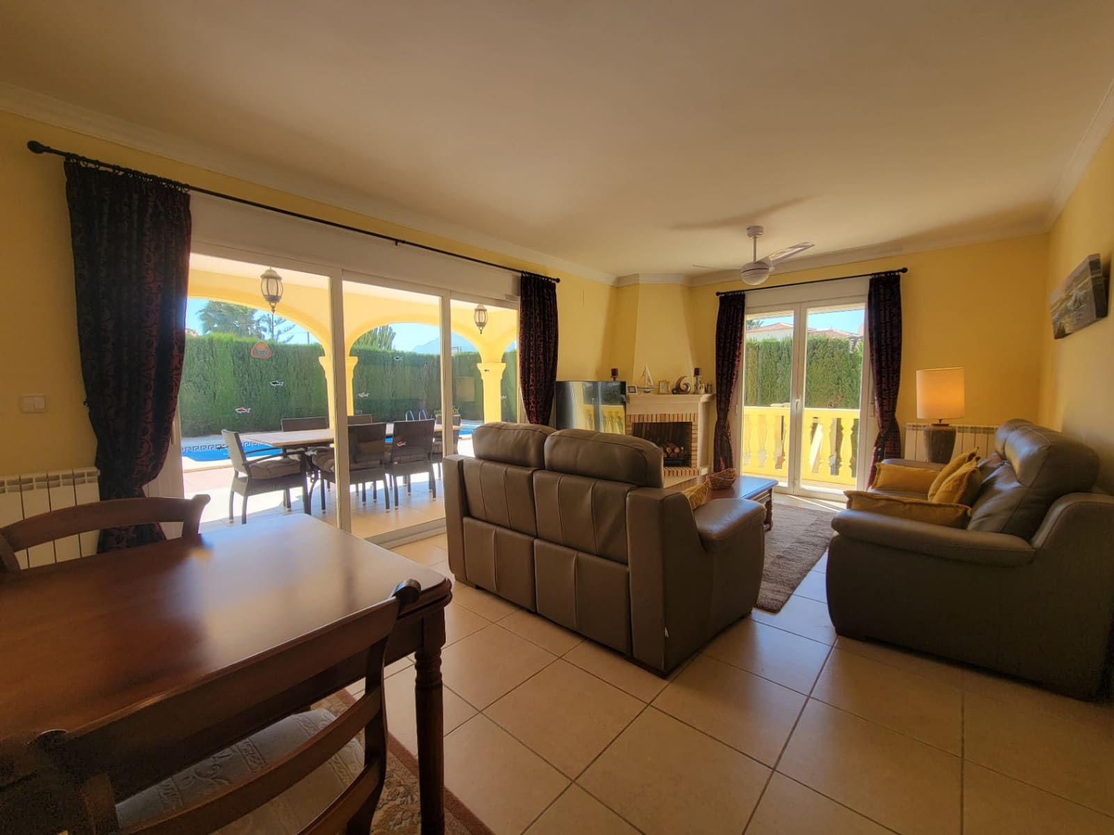 4 bedroom Villa for sale in Calpe / Calp with pool garage - € 799,000 (Ref: 9734015)