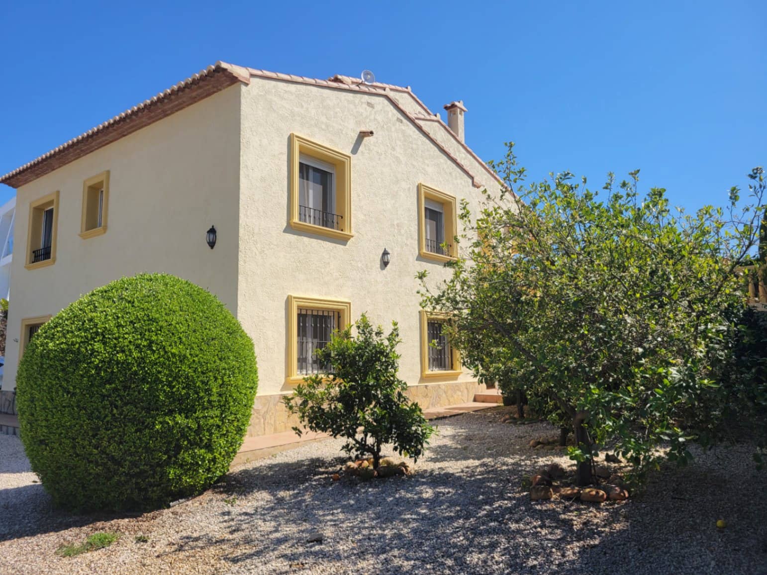 4 bedroom Villa for sale in Calpe / Calp with pool garage - € 799,000 (Ref: 9734015)