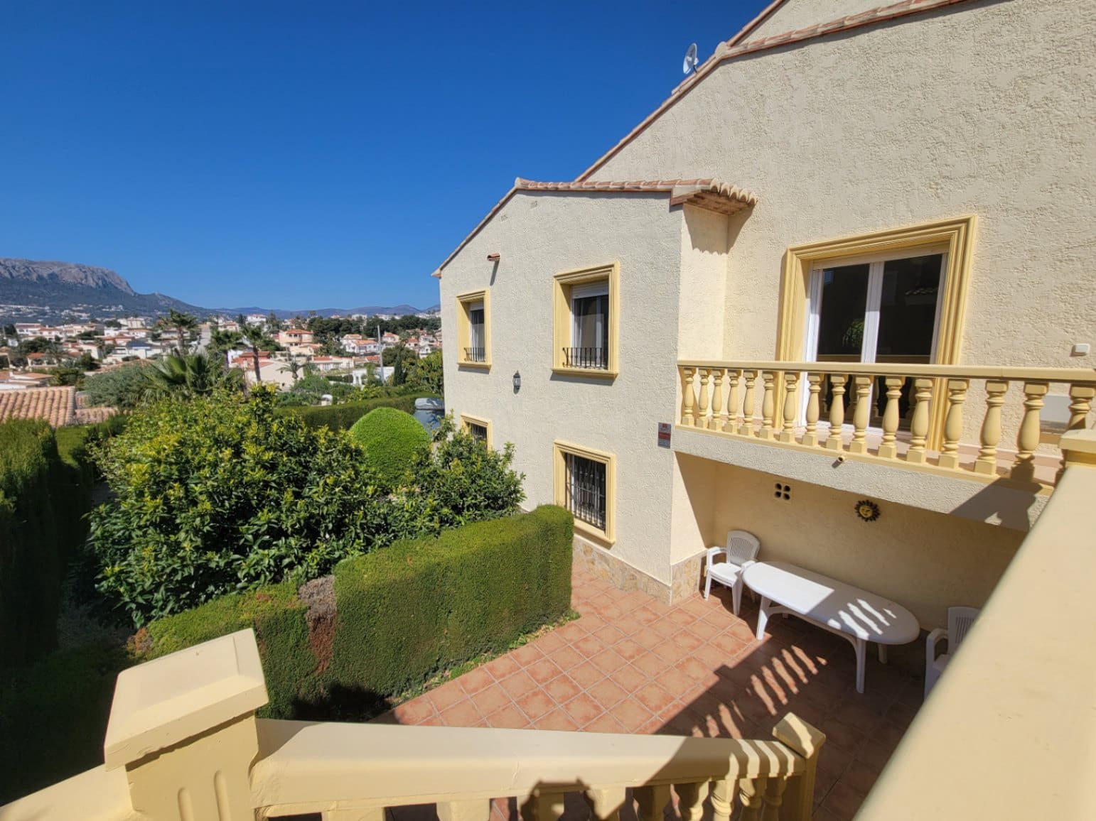 4 bedroom Villa for sale in Calpe / Calp with pool garage - € 799,000 (Ref: 9734015)