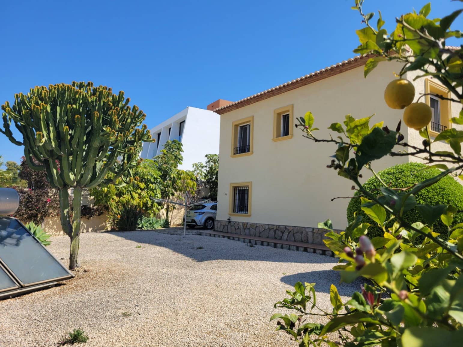 5 bedroom Villa for sale in Calpe / Calp with pool garage - € 799,000 (Ref: 9734015)